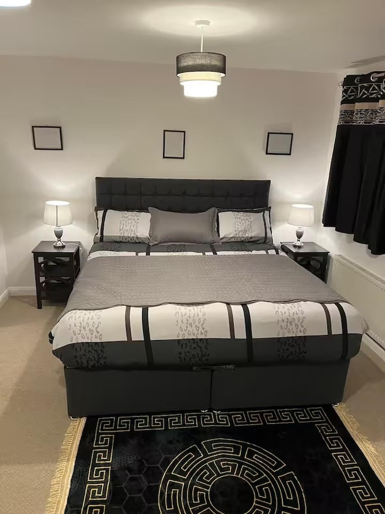 Spacious Comfortable Central Derby 2-bed Apartment
