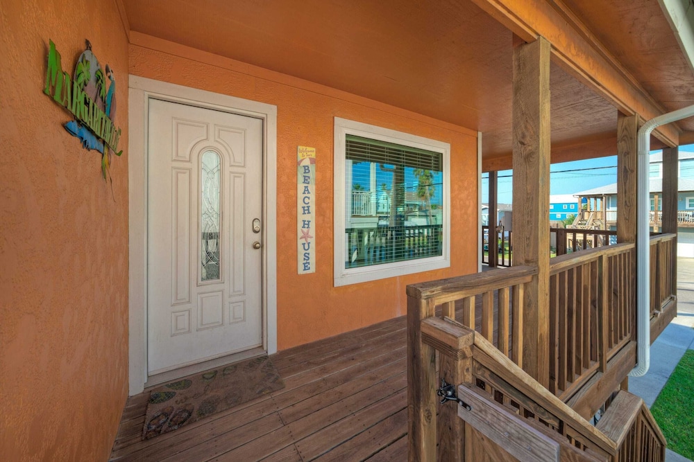 Coastal Retreat w/ Pool, BBQ & Sunset Views Beers and Sunshine by Avantstay
