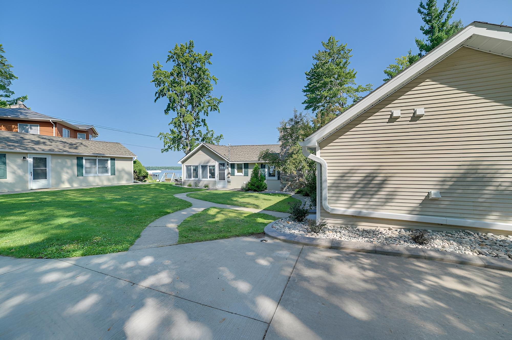 Higgins Lake House & Bunkhouse With Private Dock! view 3