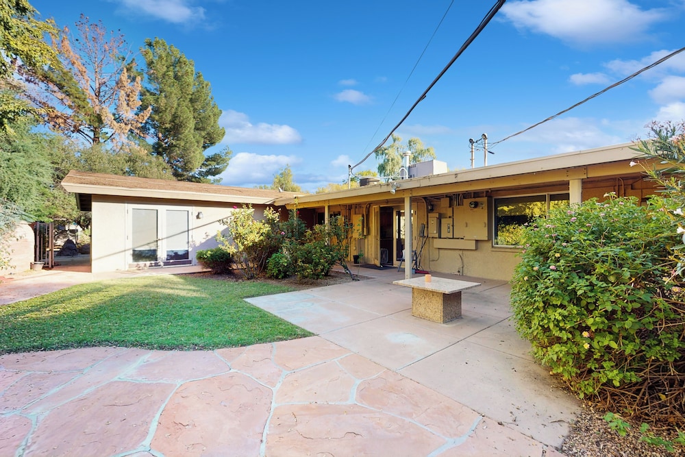 6BR Home w/ a Private Pool, W & D, & Large Yard
