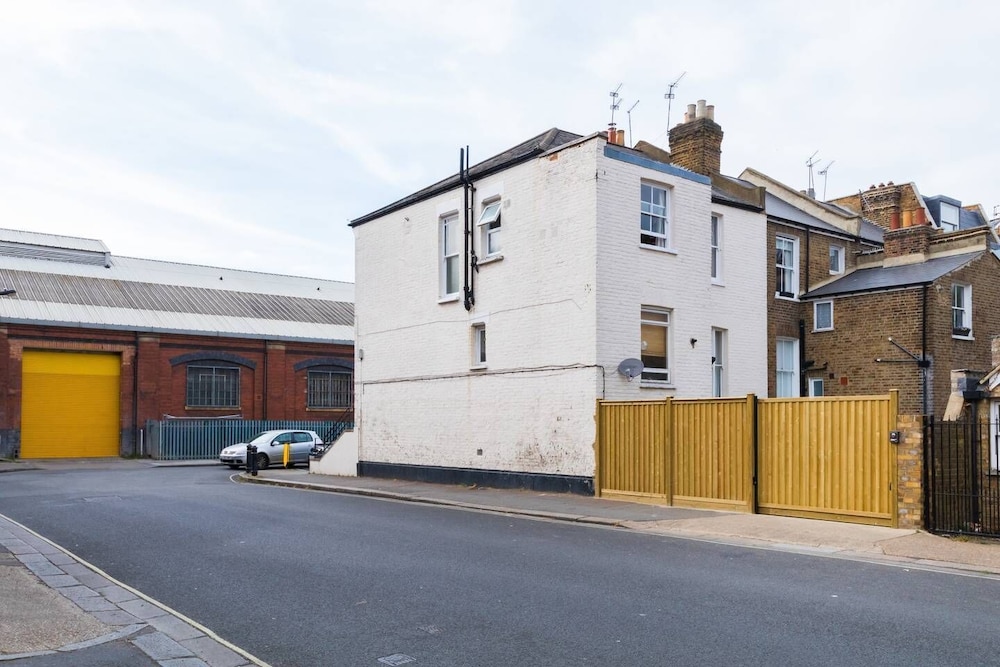 Beautiful Brook Green 2 bed Flat, Close to Tube