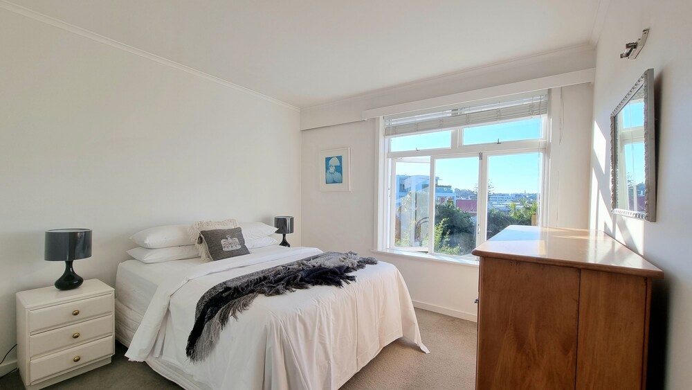 Gorgeous Apt Panoramic Views view 4