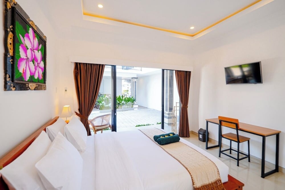 Crystal Flow Guest House & Apartment Canggu