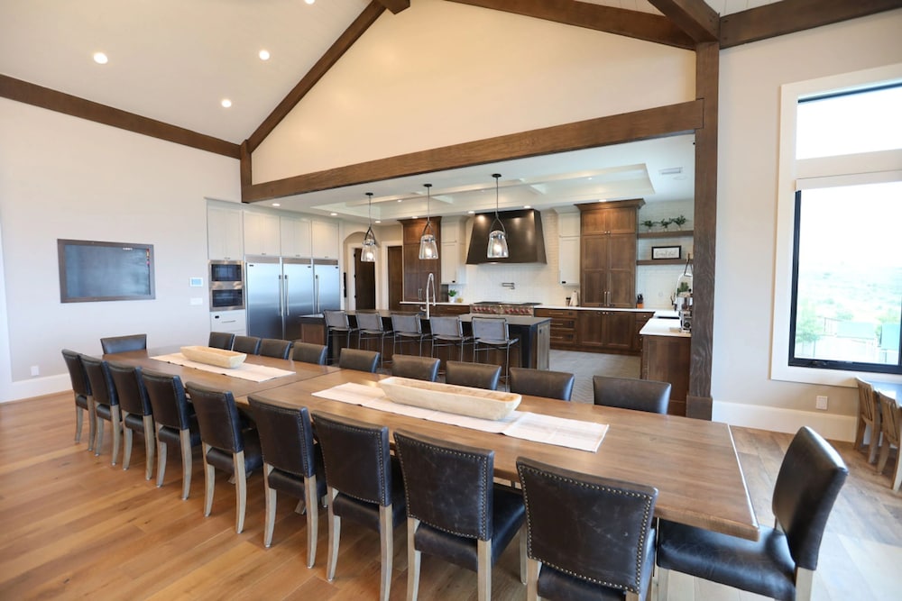 Glenn Haven Luxury Large Group Getaway Sleeps 60
