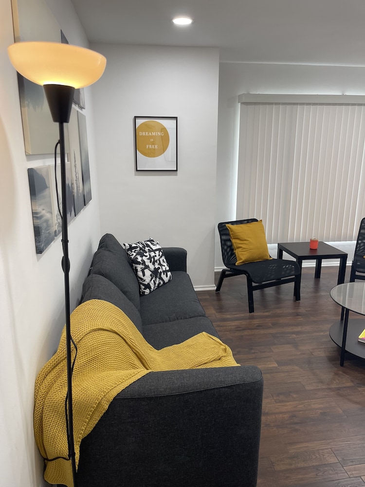 Hollywood Business Suites