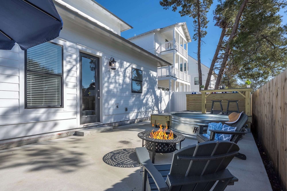 Beach to Bay 3BR Retreat - Cowboy Pool & Golf Cart