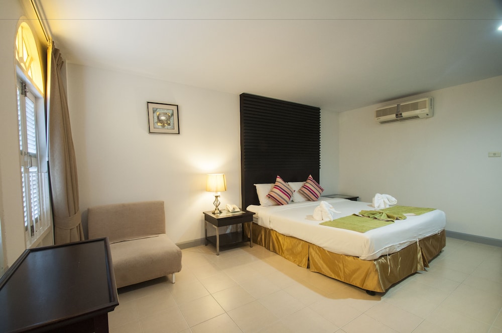 Patong Sino House