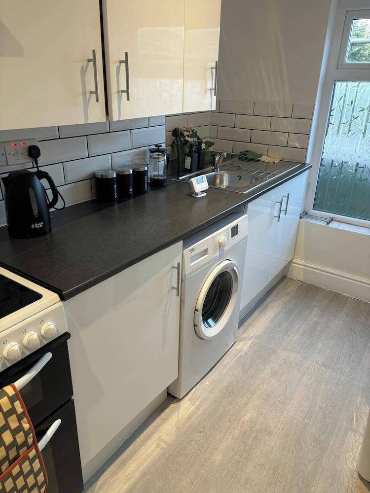 South Manchester 2-bed Apt With Ensuite, Sleeps 4