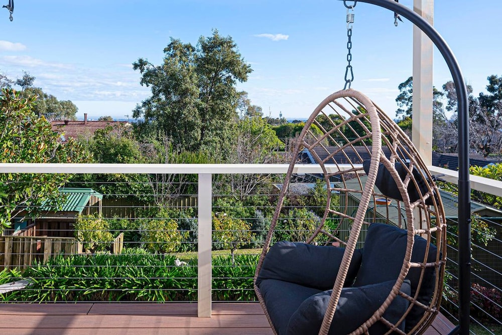 Cityscape Charm in Wattle Park