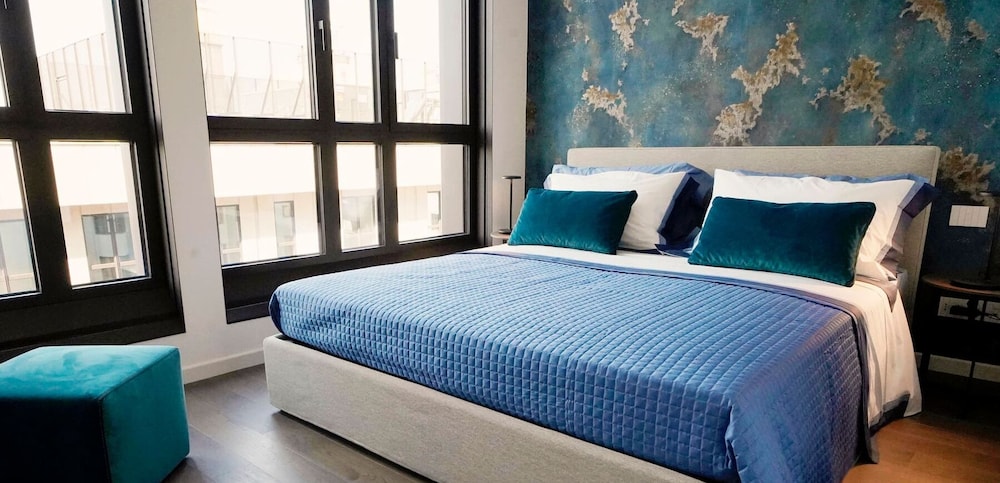 San Babila Central Tower by Rentopolis - High-end 1bdr with panoramic terrace overlooking Duomo