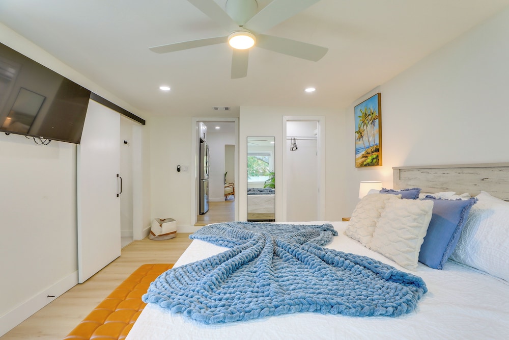 Private Hot Tub & Fenced Yard: Sleek Gulfport Home