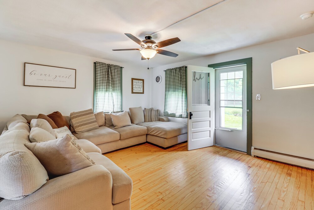 Walk to Saylors Lake: Townhome w/ Shared Perks!