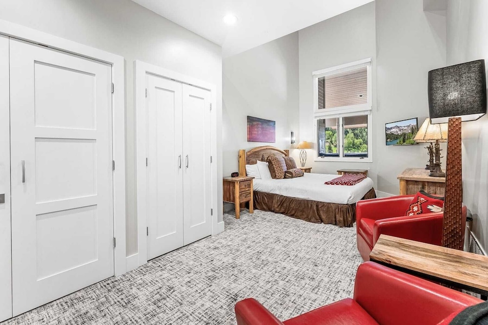 Walk to Slopes Hot Tub + Balcony + Views Mins to Main Street Deer Valley Haven by Avantstay