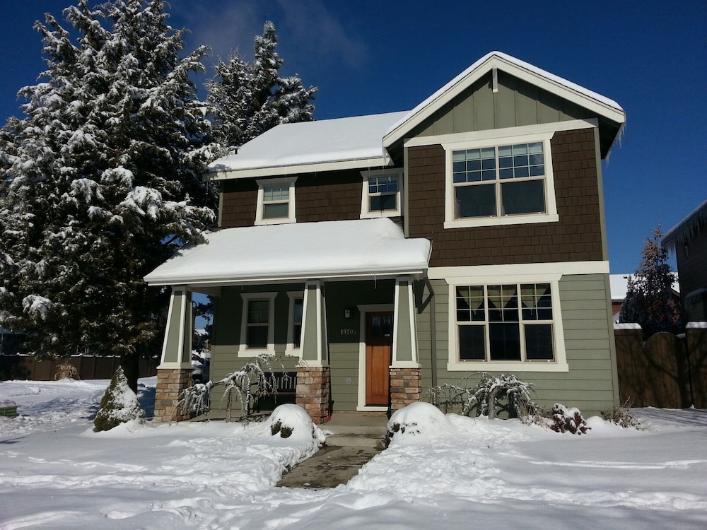 Aspen Ridge 3 Bedroom Home by RedAwning view 2