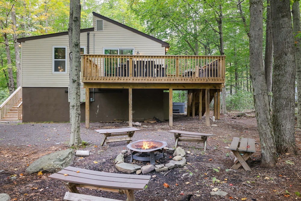 Moshannon Tree-lined Pocono Retreat w Hot Tub Firepit Pool Table
