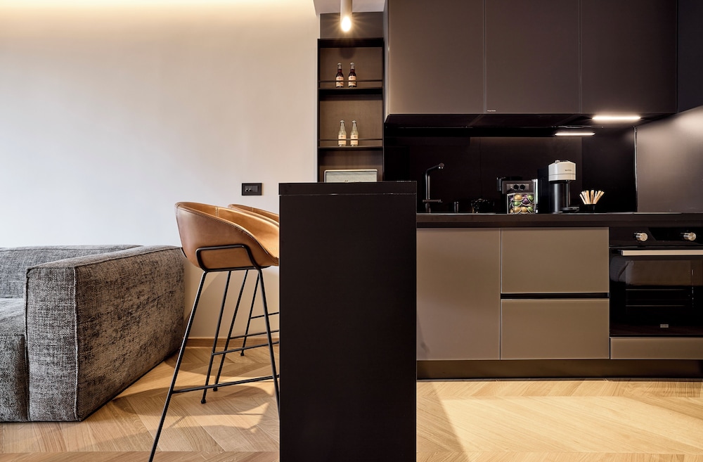 Cama Luxury Suites Kavouri