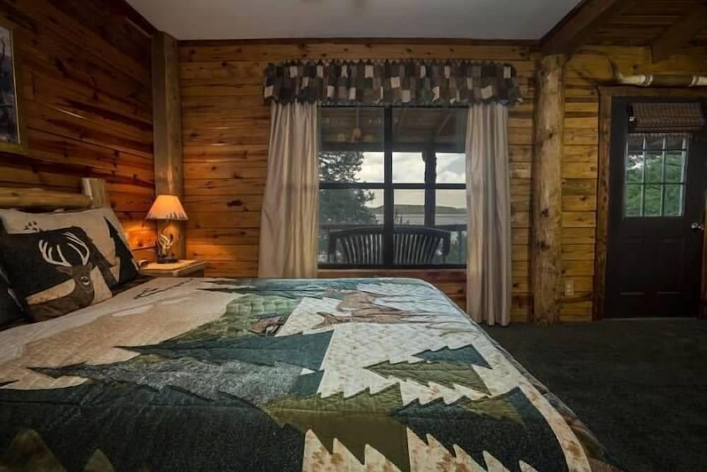 Lake Shore Cabins on Beaver Lake