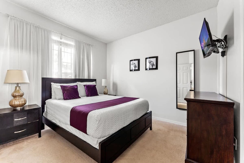 Stair-free 4BR Home for 8 - Tv210