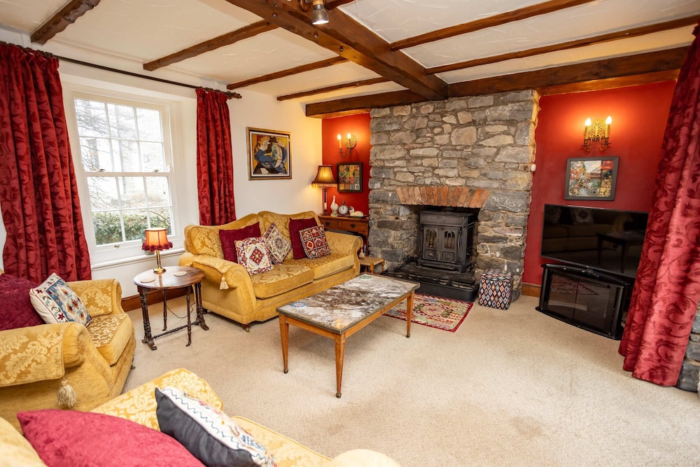Hall House 3 Bedroom House St Florence
