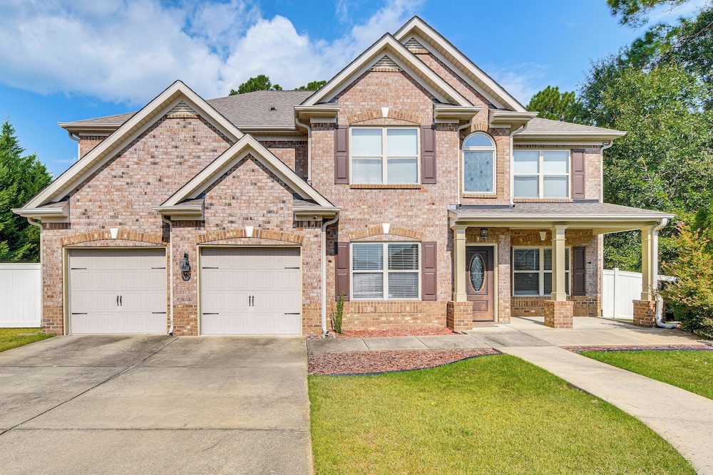 Golf & Hike: Family Home 11 Mi to Fort Bragg!