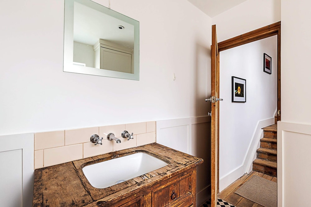 Stylish Chiswick Apartment With a Private Terrace