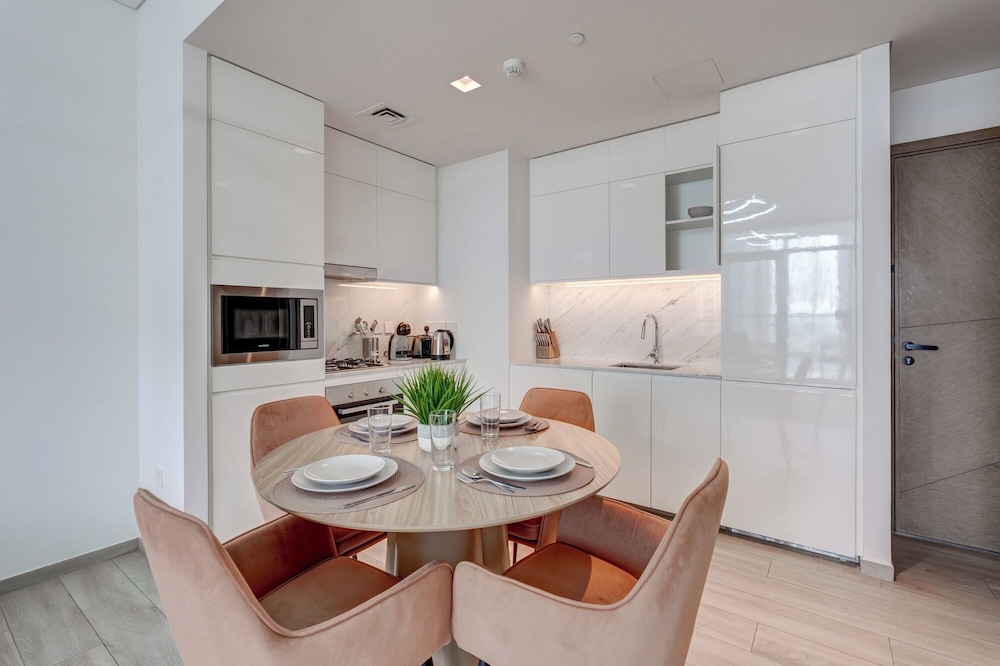 PVH - 1BR Sea View - Palace Residence