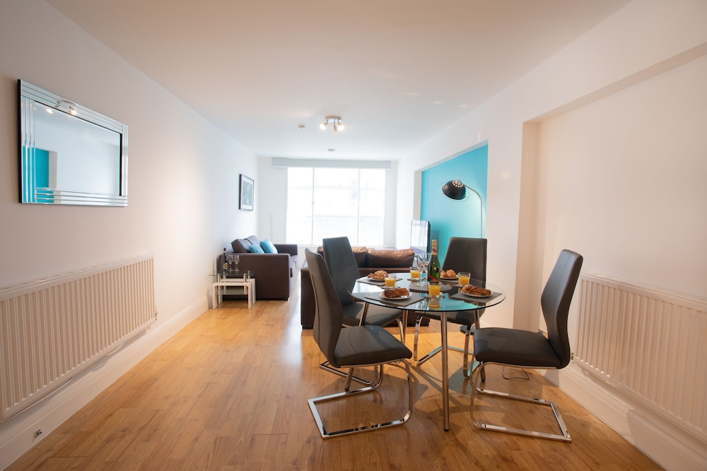 Rest & Recharge Regents CT 1Bed Sleeps 4 view 5