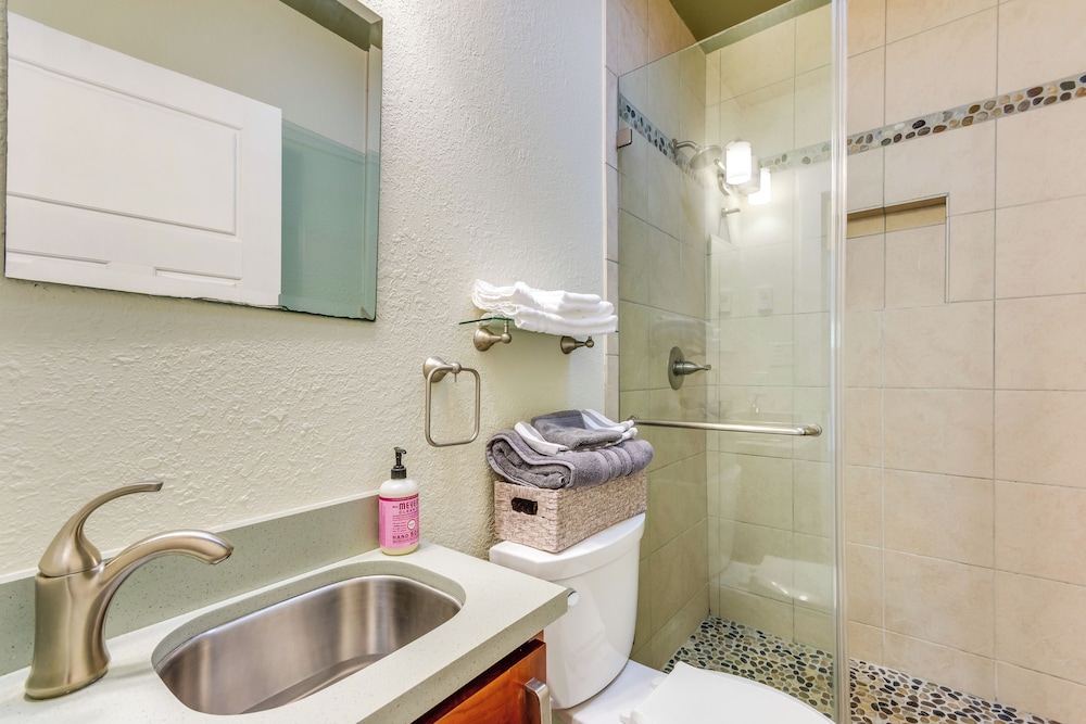 Stay & Play in Pensacola: Apartment Near Dtwn