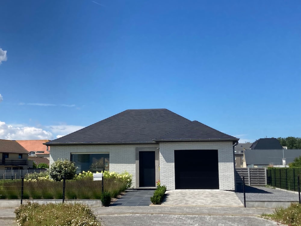 Spacious Bungalow With Garden Near the Beach sea