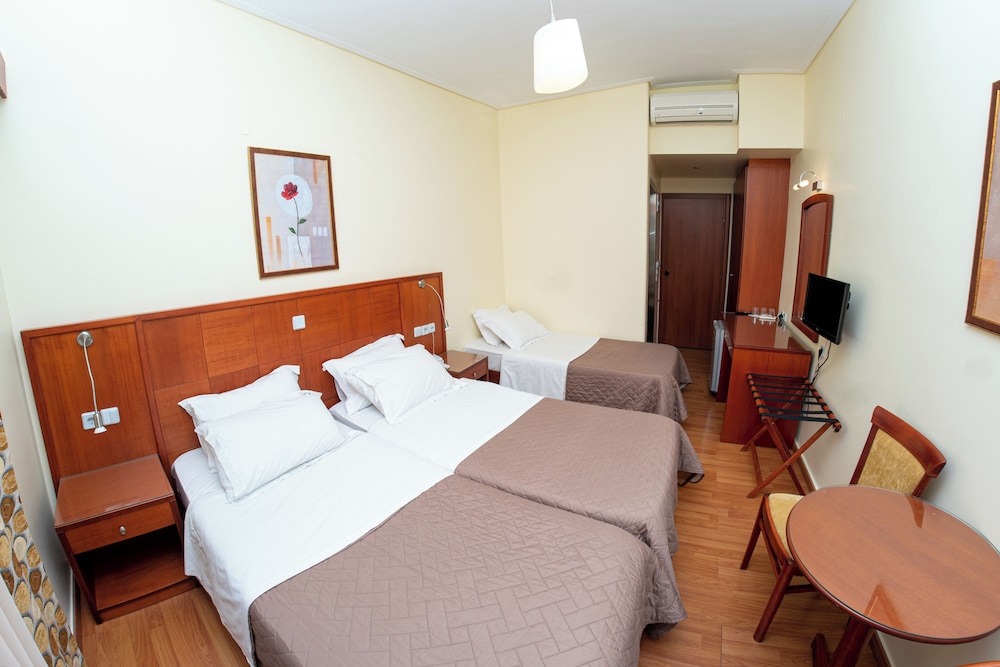 HOTEL ENA