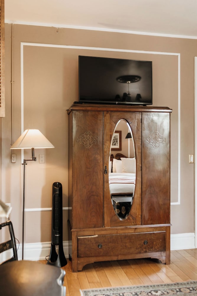 Ellerbeck Mansion Bed & Breakfast
