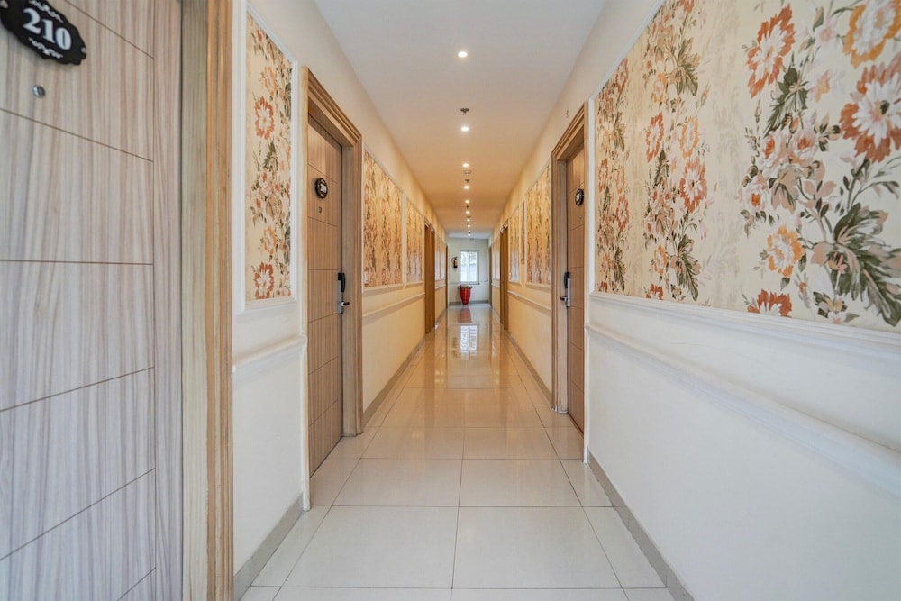 Elegant Stays With Rooftop Restro and Hill View