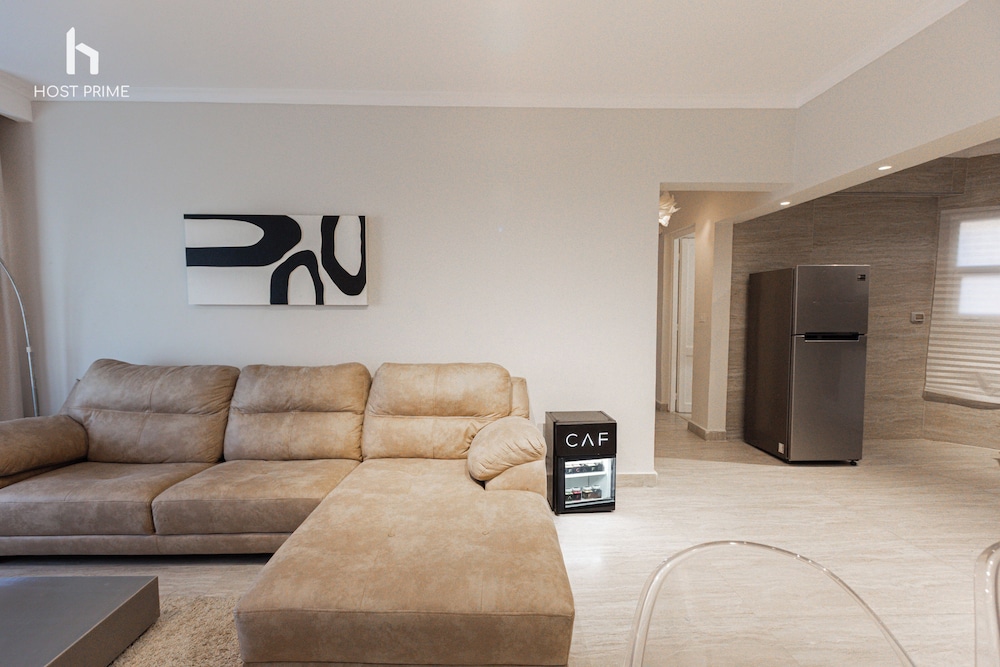 Grand Stay Apartment in Rehab City