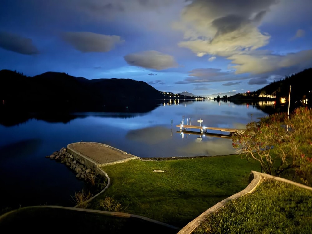 Skaha Lakefront Inn