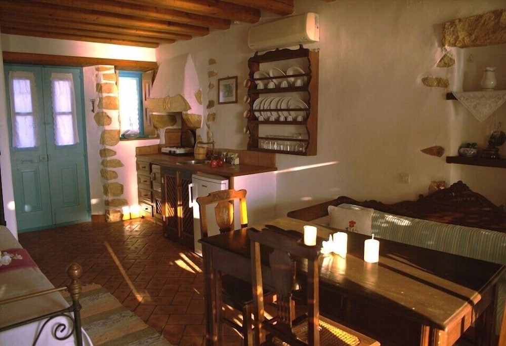 Eirini's Luxury Hotel Villas