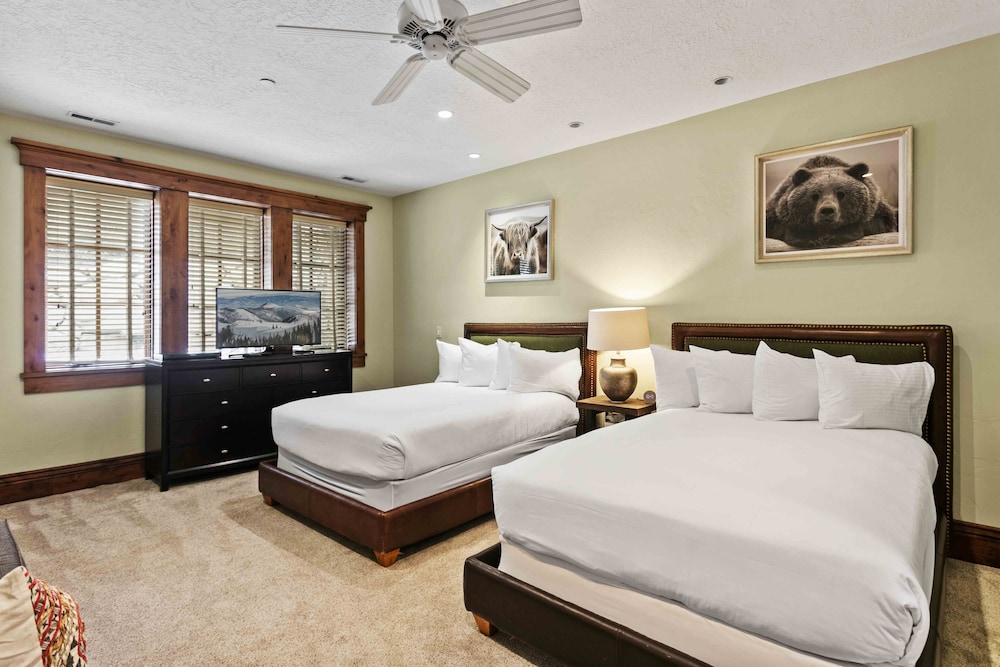 6565 Lookout Drive - Four Bedroom with Spa 4 Condo