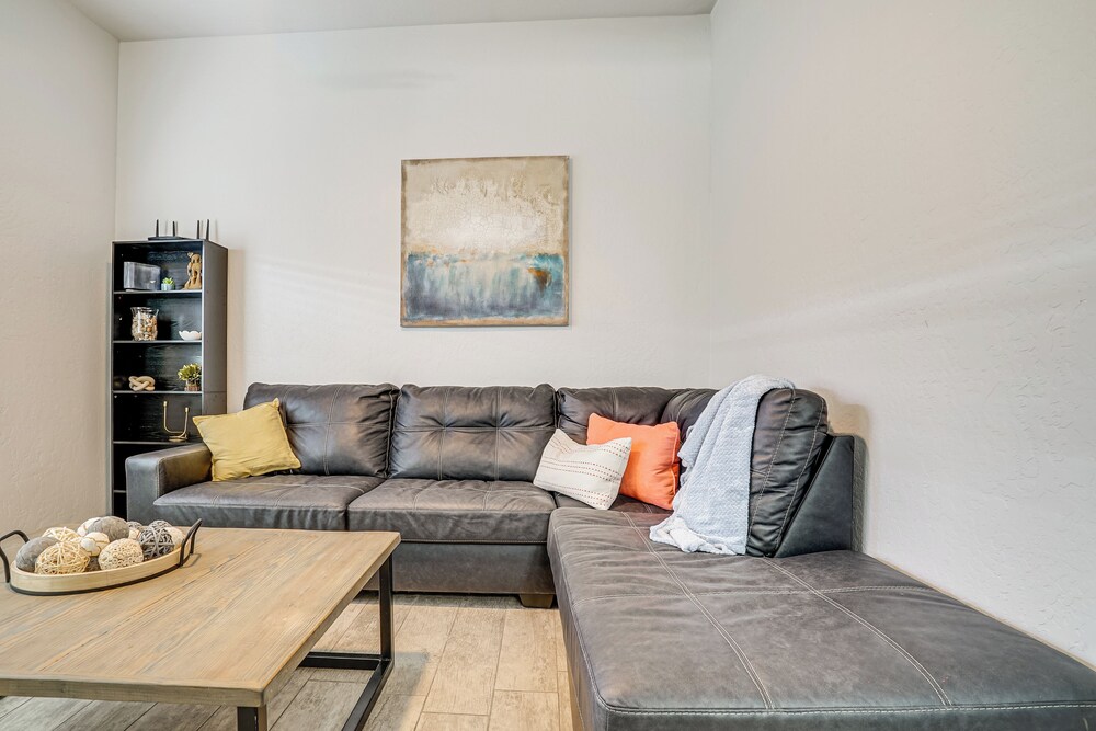 Near Casino & Shops: Cozy Apt in West El Paso!
