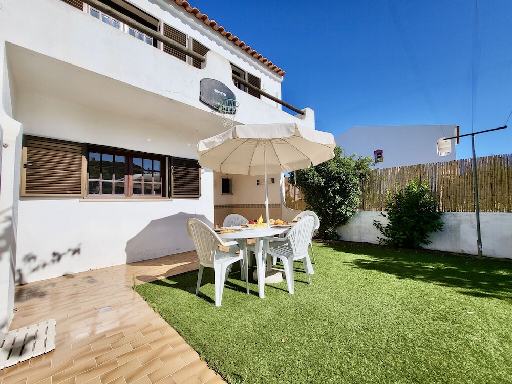 Faro Terrace Villa by Homing