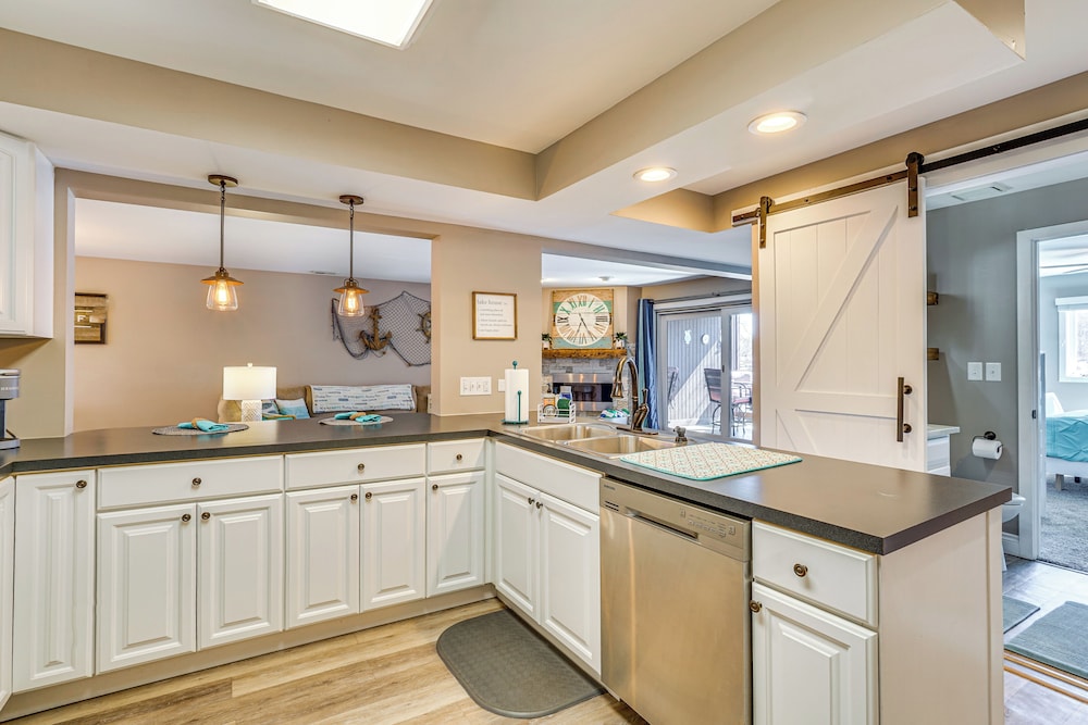 Lakefront Osage Beach Retreat: Dock Access!