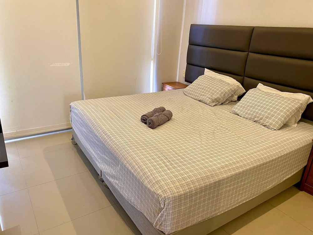 Apartment with Pool, Gym & A/C (507)