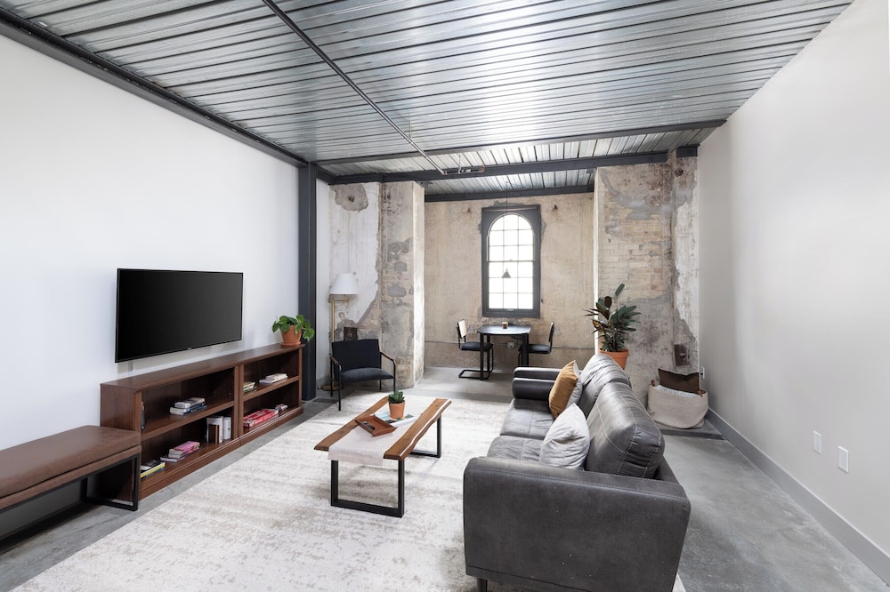 Brewery District Apartment Near Fiserv with Rooftop, Gym, and Parking
