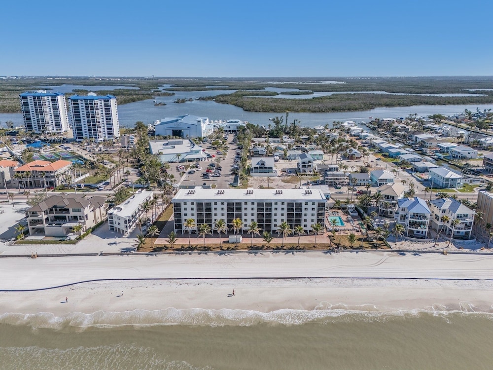 Seaside 209: Oceanview 2br/2ba Condo With Pool, Steps To Beach 2 Bedroom Condo