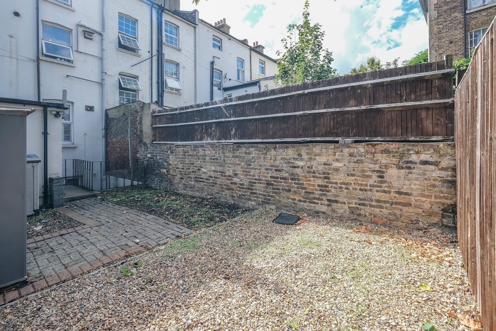 Modern 1 Bedroom Apartment in Gravesend