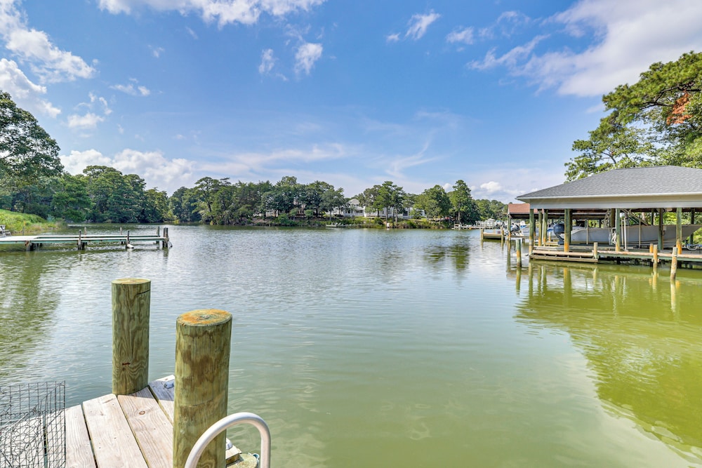 Boat Dock & Kayaks: Waterfront Home in Deltaville!