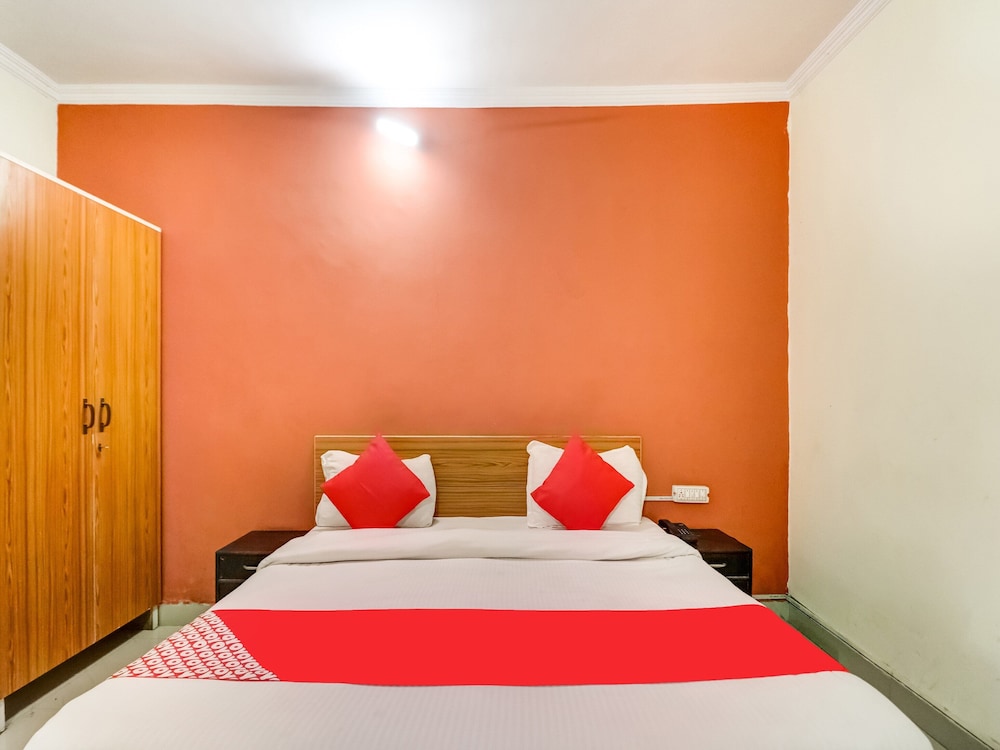 OYO 10877 Hotel R K Residency