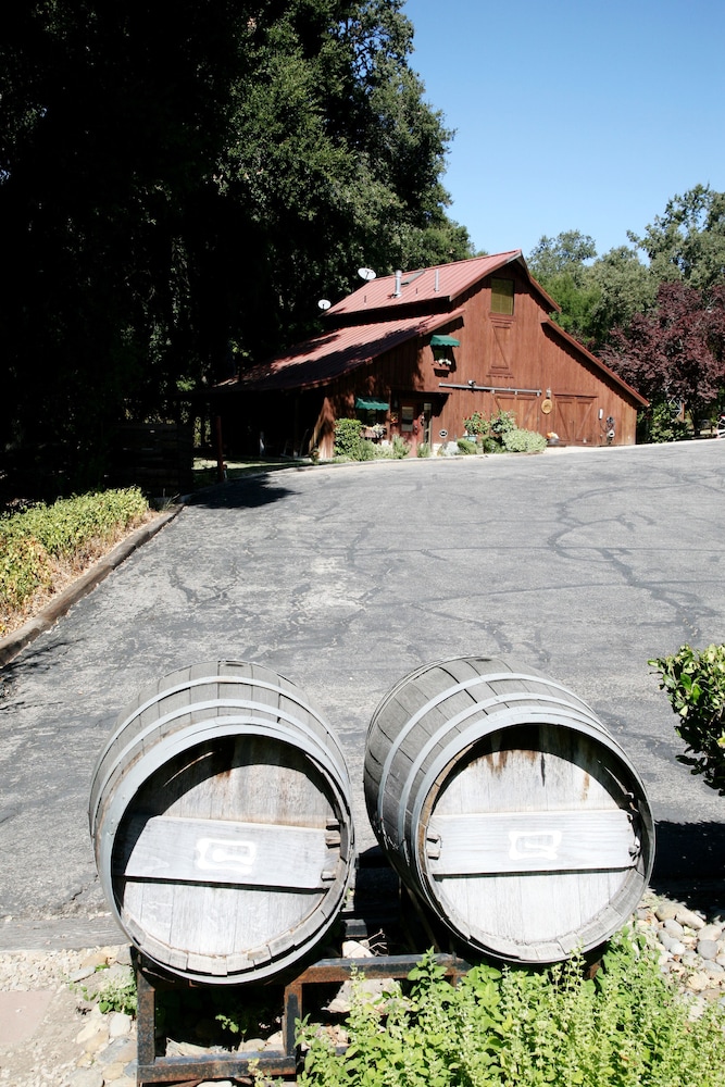 Creekside Inn of Paso Robles view 2