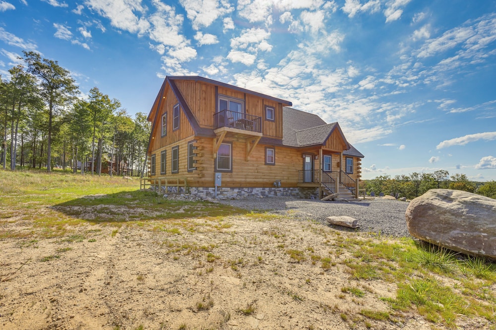 Mtn Cabin w/ Hot Tub + Game Room in Mchenry
