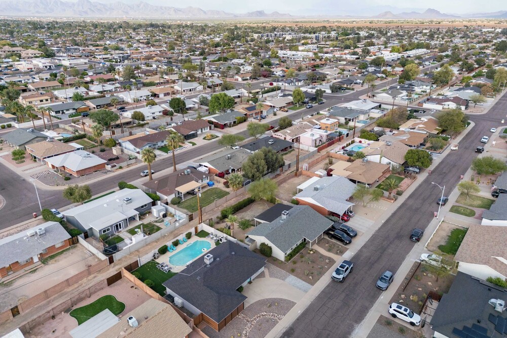 Indianola Oasis Private Pool, Outdoor Living & Old Town Access