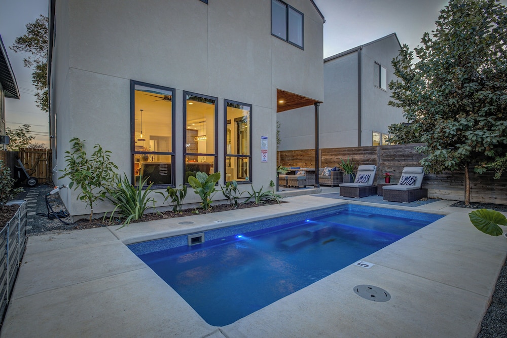 New Build, Private Pool, Near Pearl/riverwalk