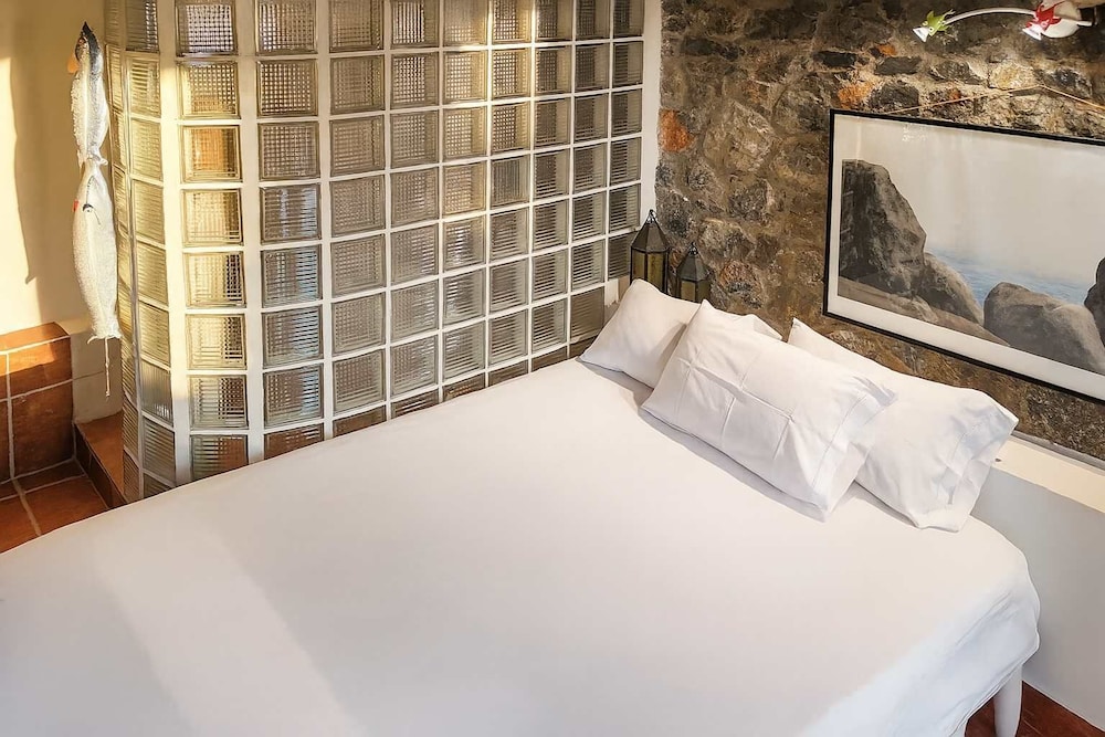 Beachfront Avia Nest - Aspa s Getaway